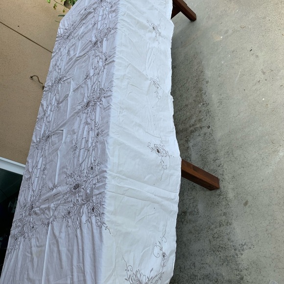 Table Cloths - Picture 6 of 8